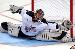 又见绝平！上海海港与波尔图鏖战至终场，阿尔卡拉斯读秒救主的简单介绍